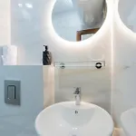 Urban Five #4 - Stylish One-bedroom With Kitchen & Parking アパート