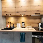 アパート Urban Five #4 - Stylish One-bedroom With Kitchen & Parking ヴェリコ・タルノヴォ