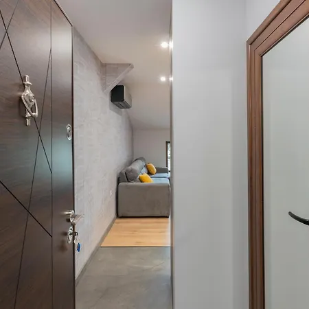 Urban Five #4 - Stylish One-bedroom With Kitchen & Parking Apartman *