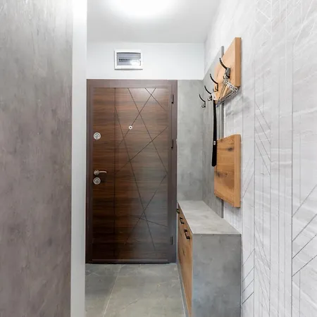 Apartment Urban Five #4 - Stylish One-bedroom With Kitchen & Parking