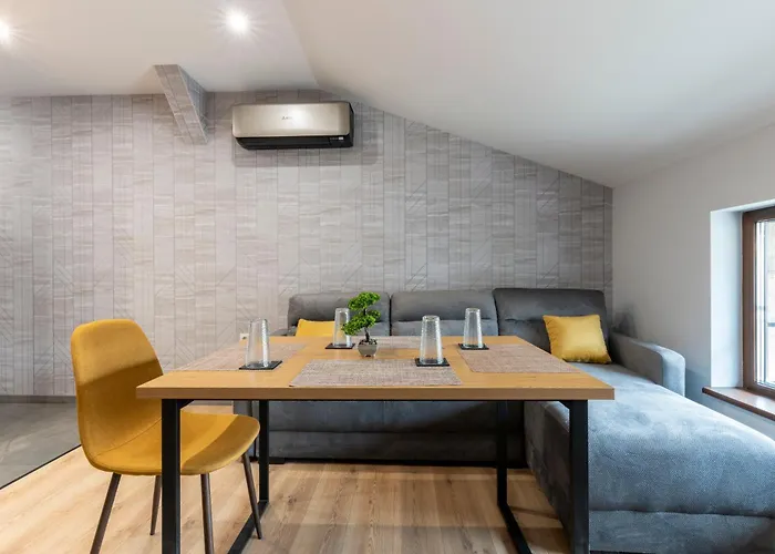 Apartman Urban Five #4 - Stylish One-bedroom With Kitchen & Parking