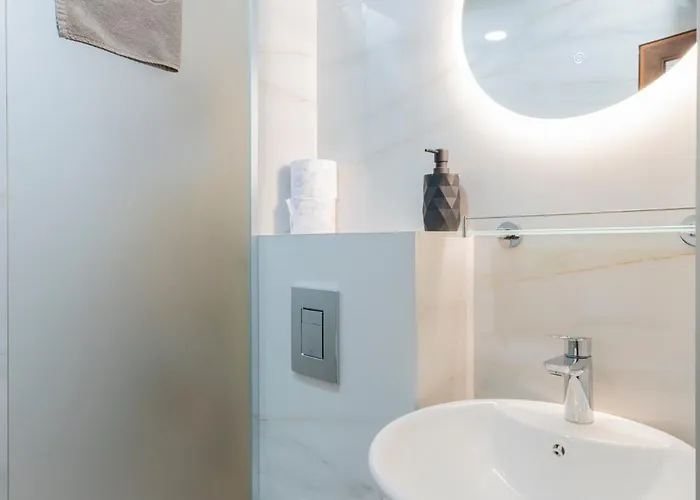 Urban Five #4 - Stylish One-bedroom With Kitchen & Parking Apartman Veliko Tarnovo