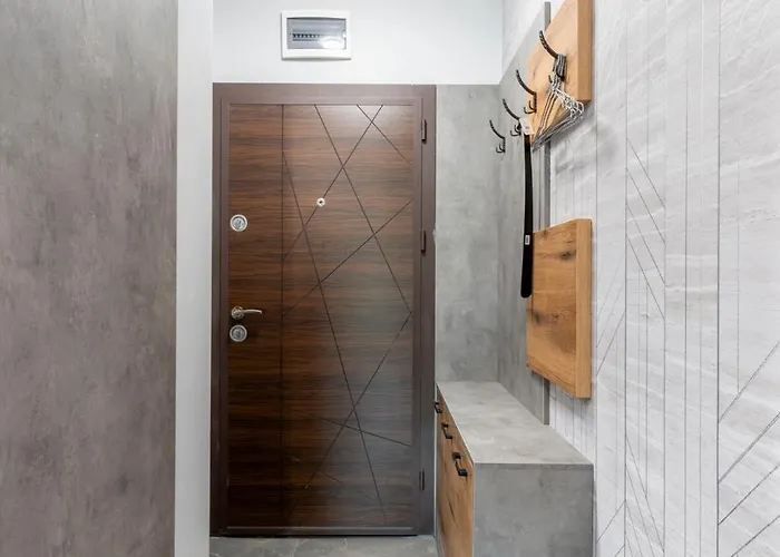 Apartman Urban Five #4 - Stylish One-bedroom With Kitchen & Parking